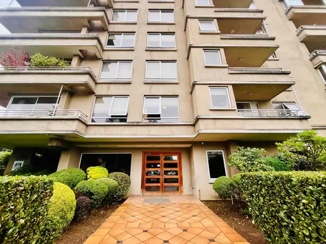 Imagen de Hermoso y remodelado departamento en edificio El Escorial. 