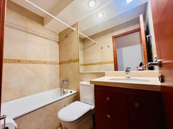 Imagen de Hermoso y remodelado departamento en edificio El Escorial. 