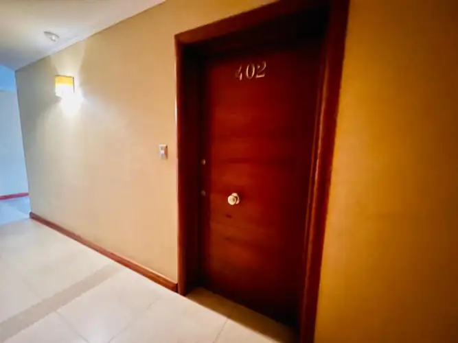 Imagen de Hermoso y remodelado departamento en edificio El Escorial. 