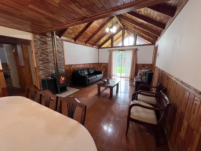 Imagen de Casa, camino a Huichahue, amplio terreno.