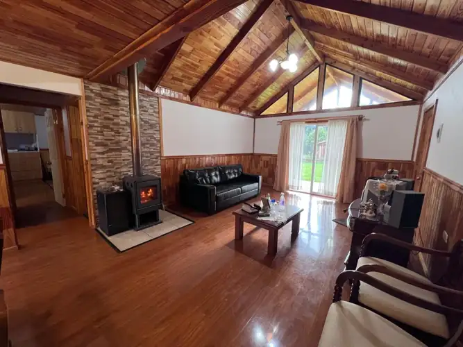 Imagen de Casa, camino a Huichahue, amplio terreno.