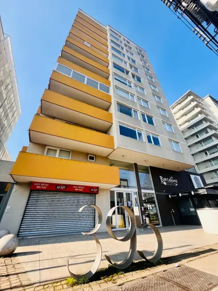 DEPARTAMENTO EN EDIFICIO BARCELONA