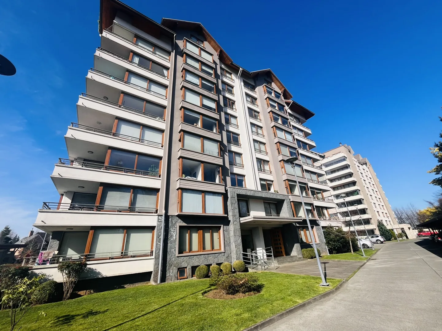 Imagen de Vendemos Hermoso departamento semi nuevo en Edificio Alcalá