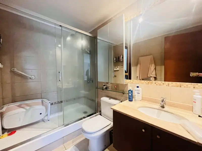 Imagen de Vendemos Hermoso departamento semi nuevo en Edificio Alcalá